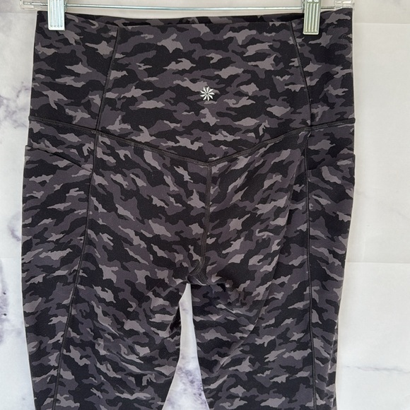 ATHLETA Salutation Stash Pocket Printed 7/8 Tights Leggings Size Medium - Picture 9 of 13